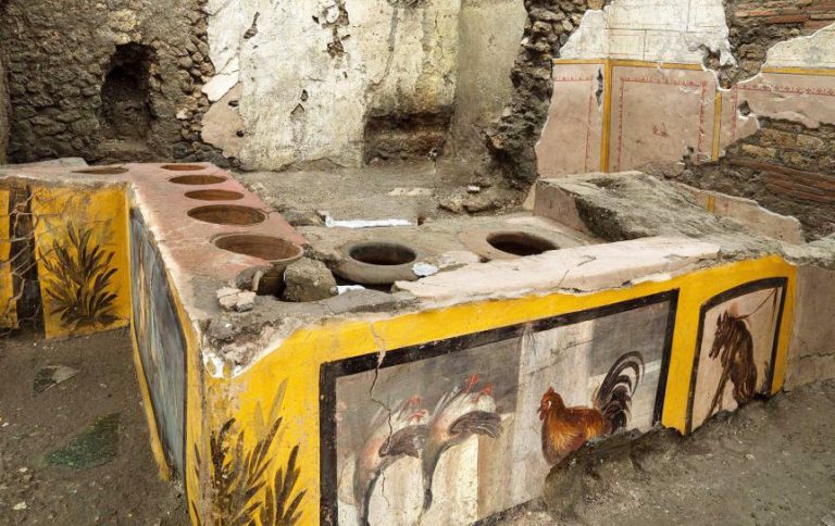 எரிமலையால் அழிந்து போன நகரத்தில் 2 ஆயிரம் ஆண்டுகளுக்கு முற்பட்ட கடை  கண்டுபிடிப்பு! – குறியீடு